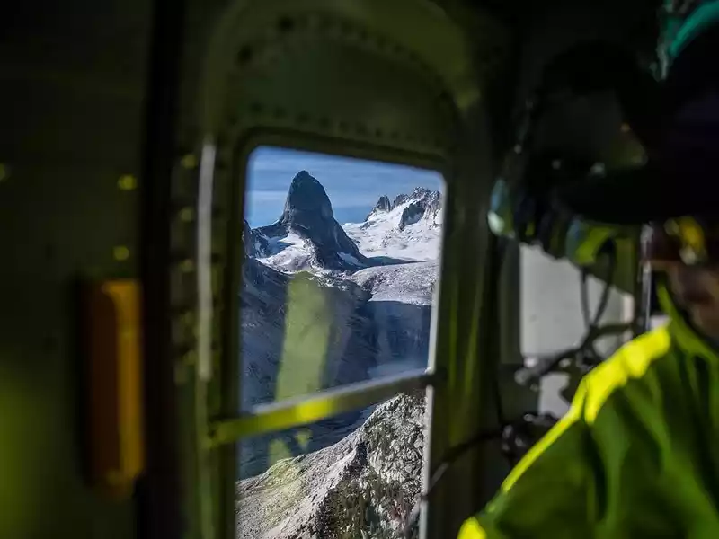 9. Resort - CMH - Bugaboo Lodge - Heli Hiking